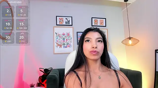 Tiffany Low online show from 06-04-26, 03:49