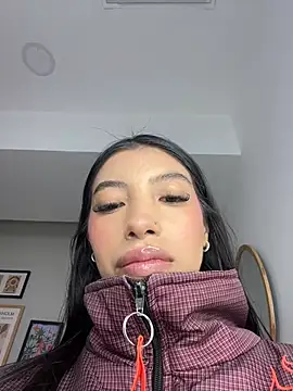Tiffany Low online show from 05-21-26, 12:13