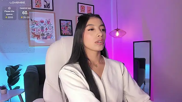 Tiffany Low online show from 05-28-26, 04:35
