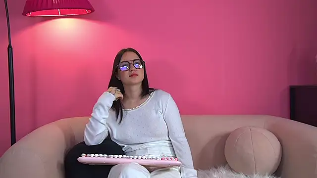 Snapshot of AnneAvery chatting on 10-04-25, 06:26 AnneAvery online show from 10-04-25, 06:26