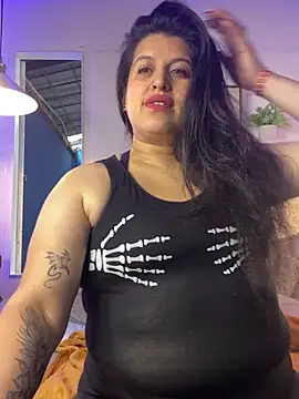 Snapshot of Andrea_secret_ chatting on 06-27-26, 12:00 Andrea secret online show from 06-27-26, 12:00