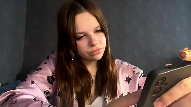 Snapshot of Vickypiki chatting on 09-25-25, 02:12 Vickypiki online show from 09-25-25, 02:12