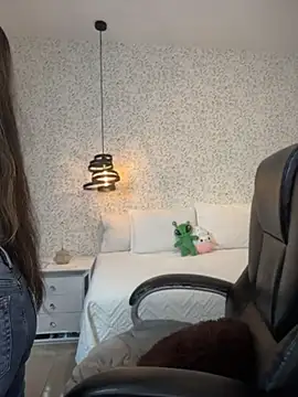 EMILIIA RICHTER   online show from 05-13-26, 08:16