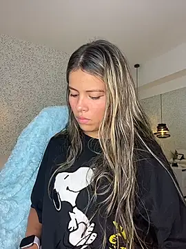 EMILIIA RICHTER   online show from 11-26-25, 11:43