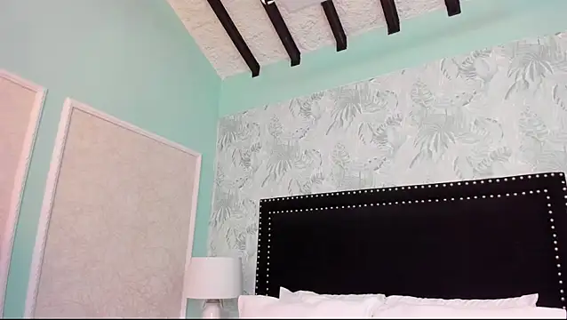 Snapshot of SamyySwet chatting on 12-01-25, 08:32 SamyySwet online show from 12-01-25, 08:32