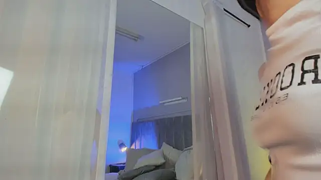 Peytonn Monroe online show from 10-28-25, 12:37