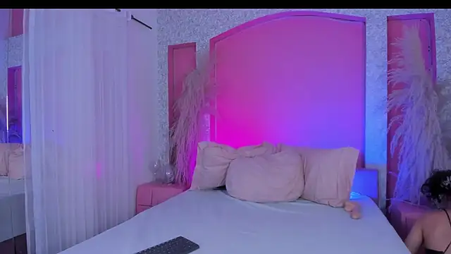 Peytonn Monroe online show from 12-15-25, 08:03