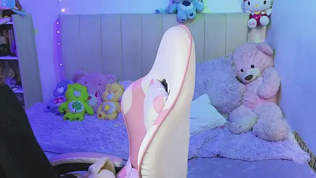 NekoWaifu online show from 06-16-26, 03:01