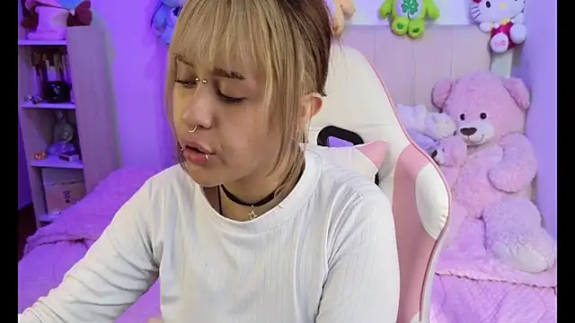 NekoWaifu online show from 04-09-26, 01:39