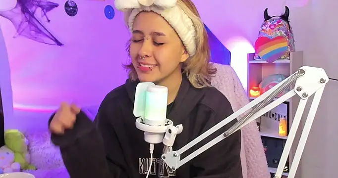 NekoWaifu online show from 10-04-25, 01:01