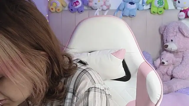 Snapshot of NekoWaifu chatting on 05-01-26, 02:33 NekoWaifu online show from 05-01-26, 02:33