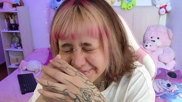 NekoWaifu online show from 04-14-26, 02:11