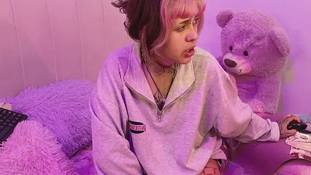 NekoWaifu online show from 04-15-26, 01:48