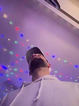 Snapshot of versatilevortex chatting on 10-20-25, 01:07 versatilevortex online show from 10-20-25, 01:07