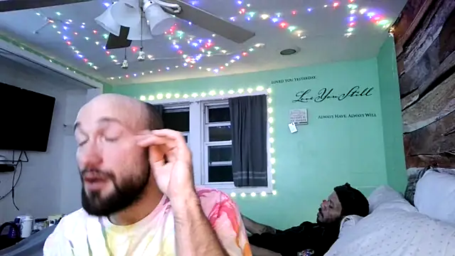 Snapshot of versatilevortex chatting on 10-31-25, 02:41 versatilevortex online show from 10-31-25, 02:41