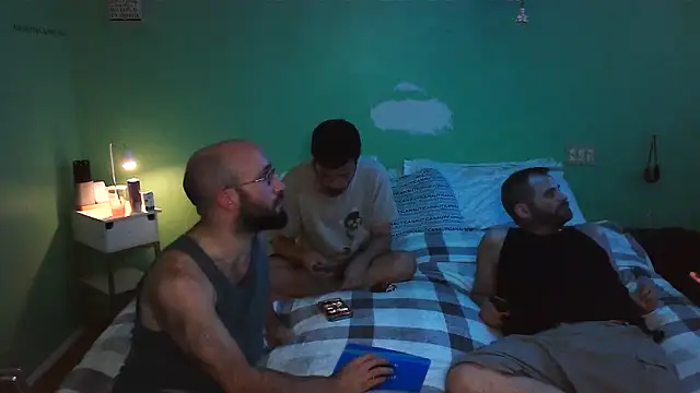 Snapshot of versatilevortex chatting on 10-12-25, 12:12 versatilevortex online show from 10-12-25, 12:12