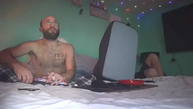 Snapshot of versatilevortex chatting on 12-16-25, 05:33 versatilevortex online show from 12-16-25, 05:33