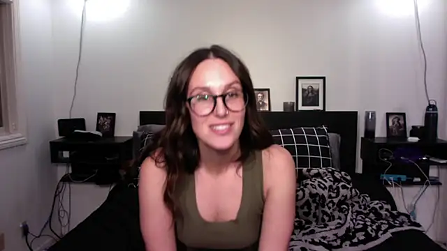 annmarieferrara online show from 12-18-25, 03:44