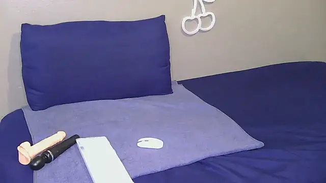 Serafynn online show from 12-23-25, 09:52