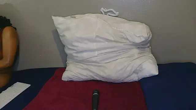 Serafynn online show from 11-26-25, 05:51