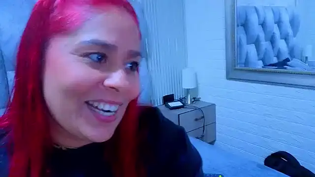 sofiagutierrez   online show from 11-12-25, 10:46