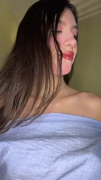 Snapshot of Emily-hottson chatting on 02-05-26, 08:10 Emily-hottson online show from 02-05-26, 08:10