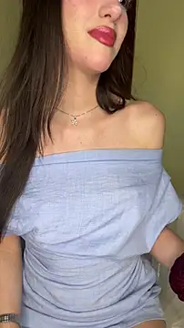 Snapshot of Emily-hottson chatting on 03-01-26, 07:08 Emily-hottson online show from 03-01-26, 07:08