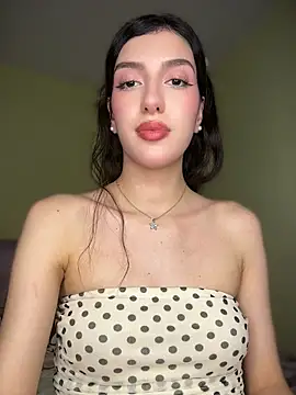 Snapshot of Emily-hottson chatting on 07-10-26, 02:44 Emily-hottson online show from 07-10-26, 02:44