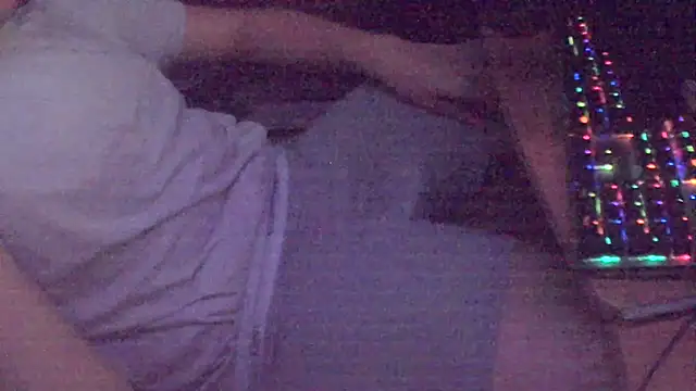 Snapshot of xderox318 chatting on 11-15-25, 12:14 xderox318 online show from 11-15-25, 12:14