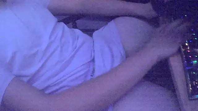 Snapshot of xderox318 chatting on 09-21-25, 09:31 xderox318 online show from 09-21-25, 09:31