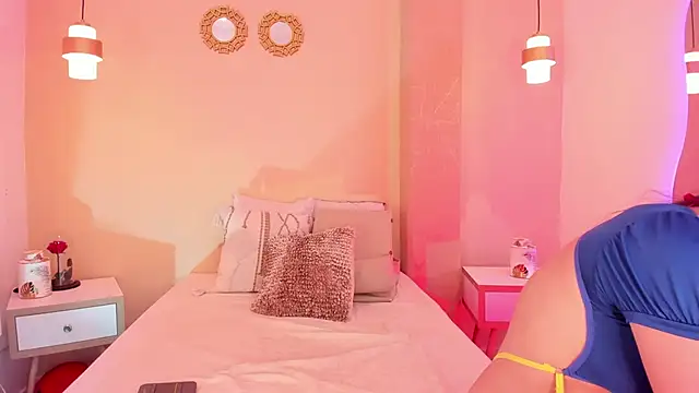 SofiaFontaiine online show from 10-31-25, 07:05