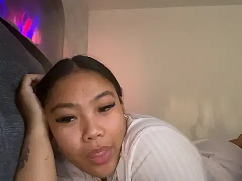 Snapshot of MissCherryyxox chatting on 09-18-25, 08:17 MissCherryyxox online show from 09-18-25, 08:17