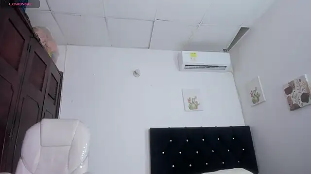 Snapshot of barbie_ds chatting on 02-26-26, 12:27 barbie ds online show from 02-26-26, 12:27