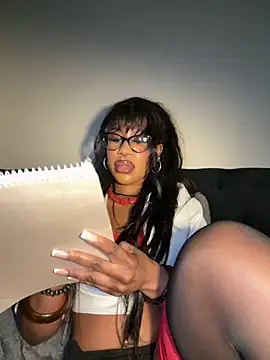 Snapshot of darksiren1 chatting on 10-30-25, 10:06 darksiren1 online show from 10-30-25, 10:06