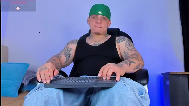 denis munera online show from 10-12-25, 02:40