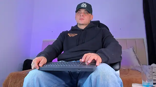 Snapshot of denis_munera chatting on 11-19-25, 04:23 denis munera online show from 11-19-25, 04:23