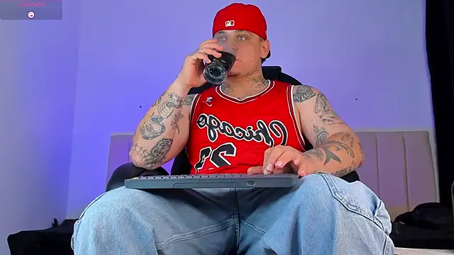 Snapshot of denis_munera chatting on 11-28-25, 04:45 denis munera online show from 11-28-25, 04:45