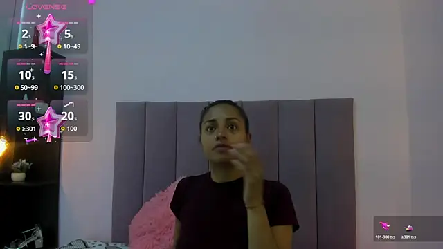 HoollyHendrix online show from 10-18-25, 08:22