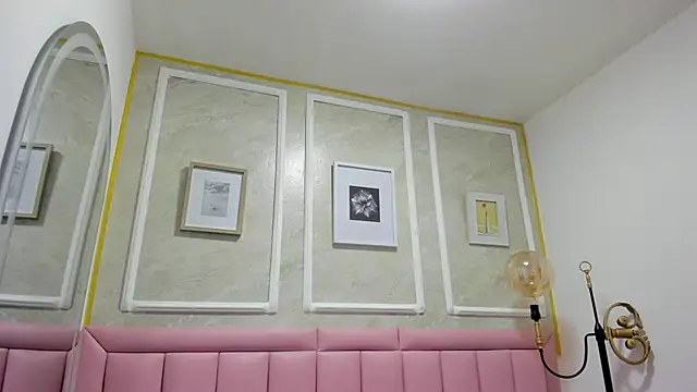 HoollyHendrix online show from 12-16-25, 08:35