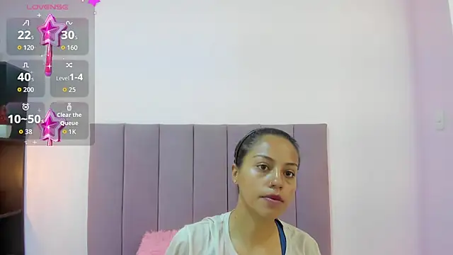 HoollyHendrix online show from 10-17-25, 08:10