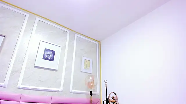 HoollyHendrix online show from 12-22-25, 08:31