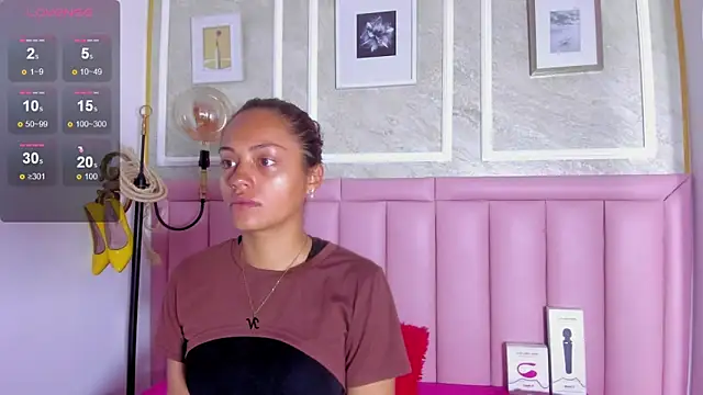 HoollyHendrix online show from 02-10-26, 08:41