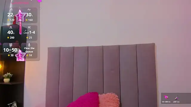 HoollyHendrix online show from 10-21-25, 07:57