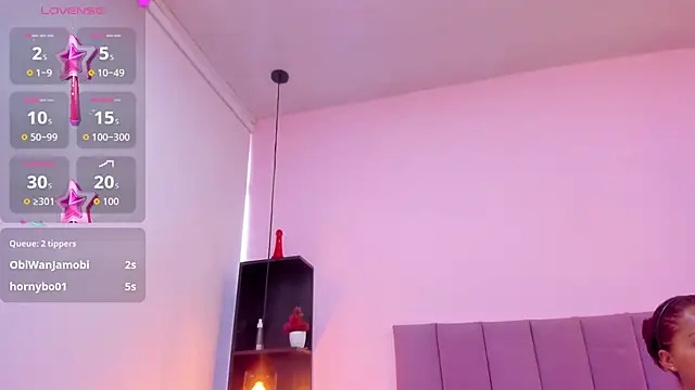 HoollyHendrix online show from 10-27-25, 08:32