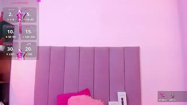 HoollyHendrix online show from 10-16-25, 08:17