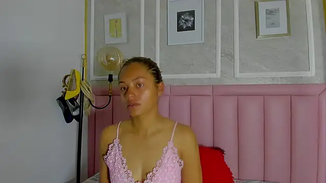 HoollyHendrix online show from 02-21-26, 08:55