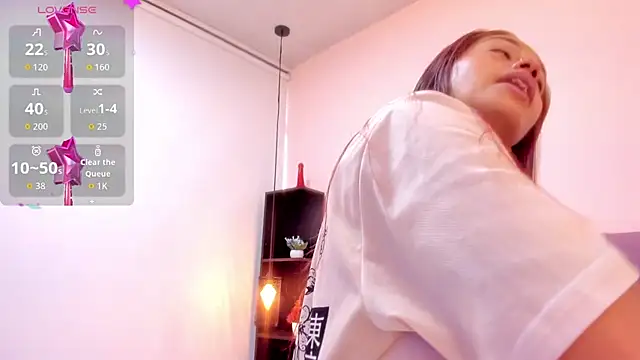 HoollyHendrix online show from 11-24-25, 08:42