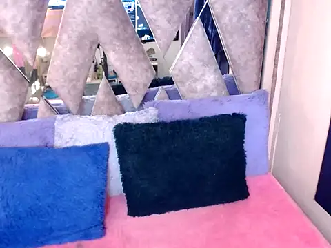 Snapshot of CRISTALHERRANZ chatting on 10-11-25, 09:05 CRISTALHERRANZ online show from 10-11-25, 09:05