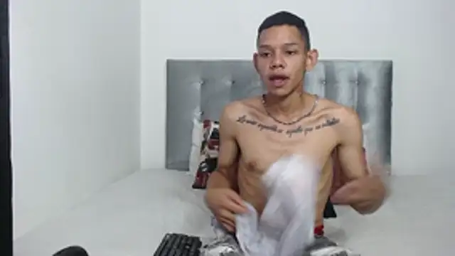 Snapshot of dylandevilx chatting on 10-29-25, 06:51 dylandevilx online show from 10-29-25, 06:51