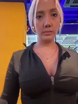 Snapshot of Isa_klein chatting on 10-08-25, 09:59 Isa klein online show from 10-08-25, 09:59